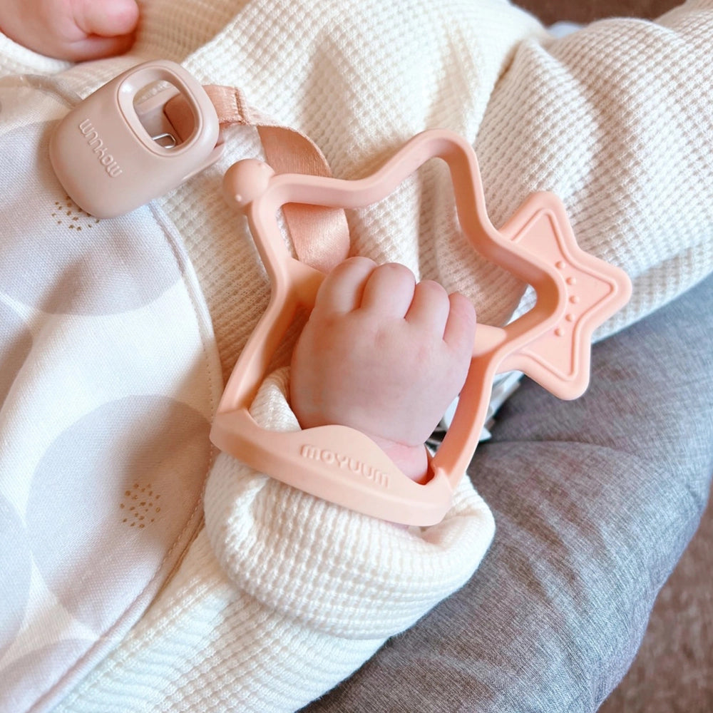 Moyuum Slilicone Teether Gift Pack Set (Star Coral Beige + Pony Yellow)